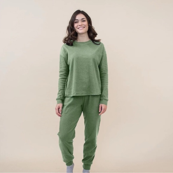 Encircled The Fair Micro-Waffle Crewneck in Matcha Latte size med, slow fashion. - Picture 8 of 9
